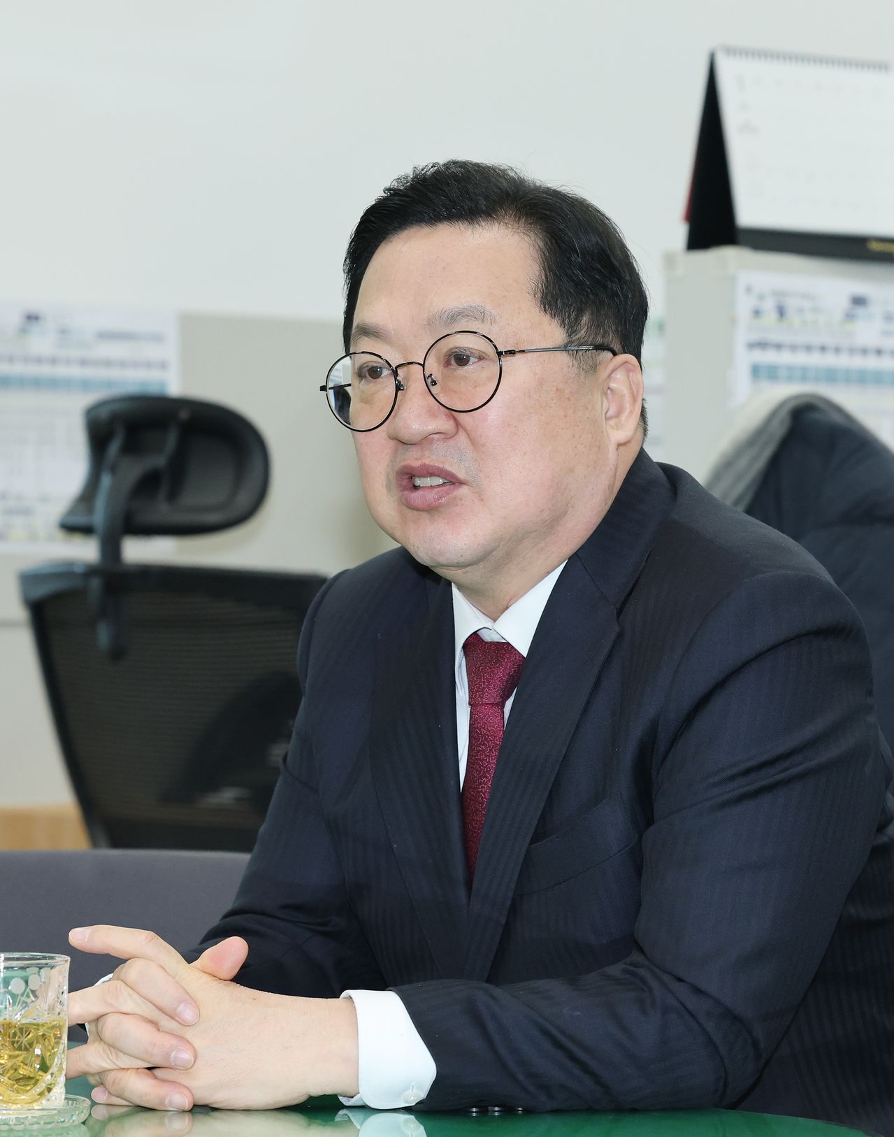 이장우 대전시장이 지난 7일 오전 시청 기자실에서 출입기자들과 행정통합 관련 간담회를 하고 있다. 뉴스1