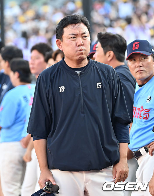 [OSEN=부산, 이석우 기자] 롯데 자이언츠 주형광 코치 059 2025.08.16 / foto0307@osen.co.kr