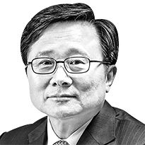 전호환 부산경남행정통합 공론화위원회 공동위원장·전 부산대 총장