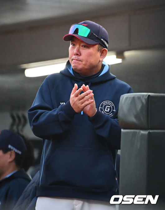 [OSEN=부산, 이석우 기자] 롯데 자이언츠 주형광 코치 084 2025.04.16 / foto0307@osen.co.kr