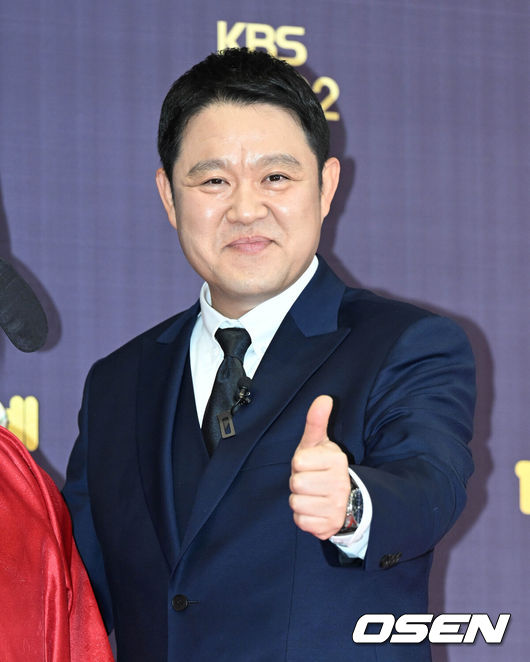 [OSEN=조은정 기자]24일 오후 서울 영등포구 KBS홀에서 2022 KBS 연예대상이 열렸다.방송인 김구라가 포즈를 취하고 있다. 2022.12.24 /cej@osen.co.kr