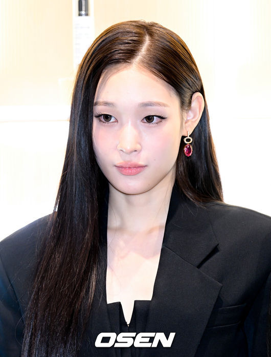 [OSEN=조은정 기자]그룹 올데이프로젝트가 16일 서울 성동구에서 진행된 브이티 코스메틱 성수 팝업 오픈 기념 포토월 행사에 참석했다.올데이프로젝트는 지난 8일 첫 미니앨범 '올데이 프로젝트'(ALLDAY PROJECT)를 발표했다.올데이프로젝트 애니가 포즈를 취하고 있다. 2025.12.16 /cej@osen.co.kr