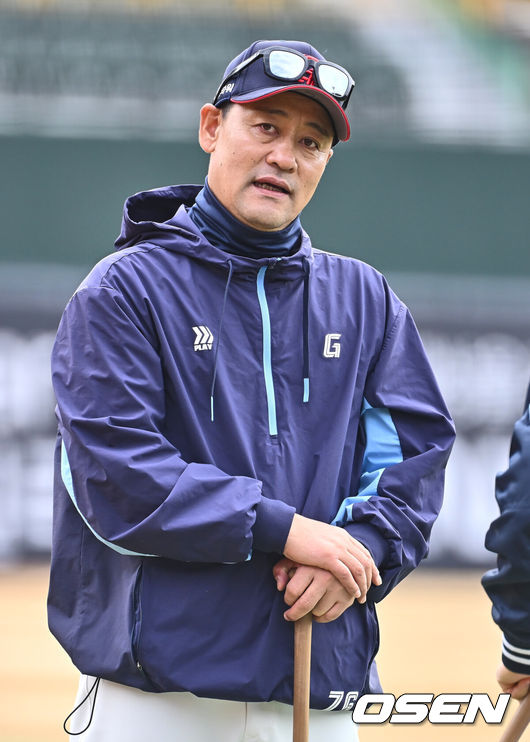 [OSEN=부산, 이석우 기자] 롯데 자이언츠 김민재 코치 / foto0307@osen.co.kr
