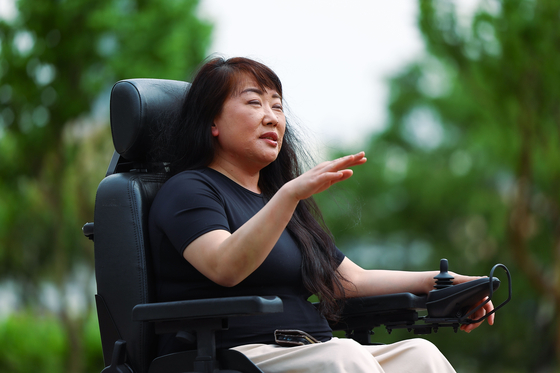 우즈베키스탄 출신 재외동포 최올가씨가 지난해 인천 연수구 장미근린공원에서 중앙일보와 인터뷰 하고 있다. 김종호 기자