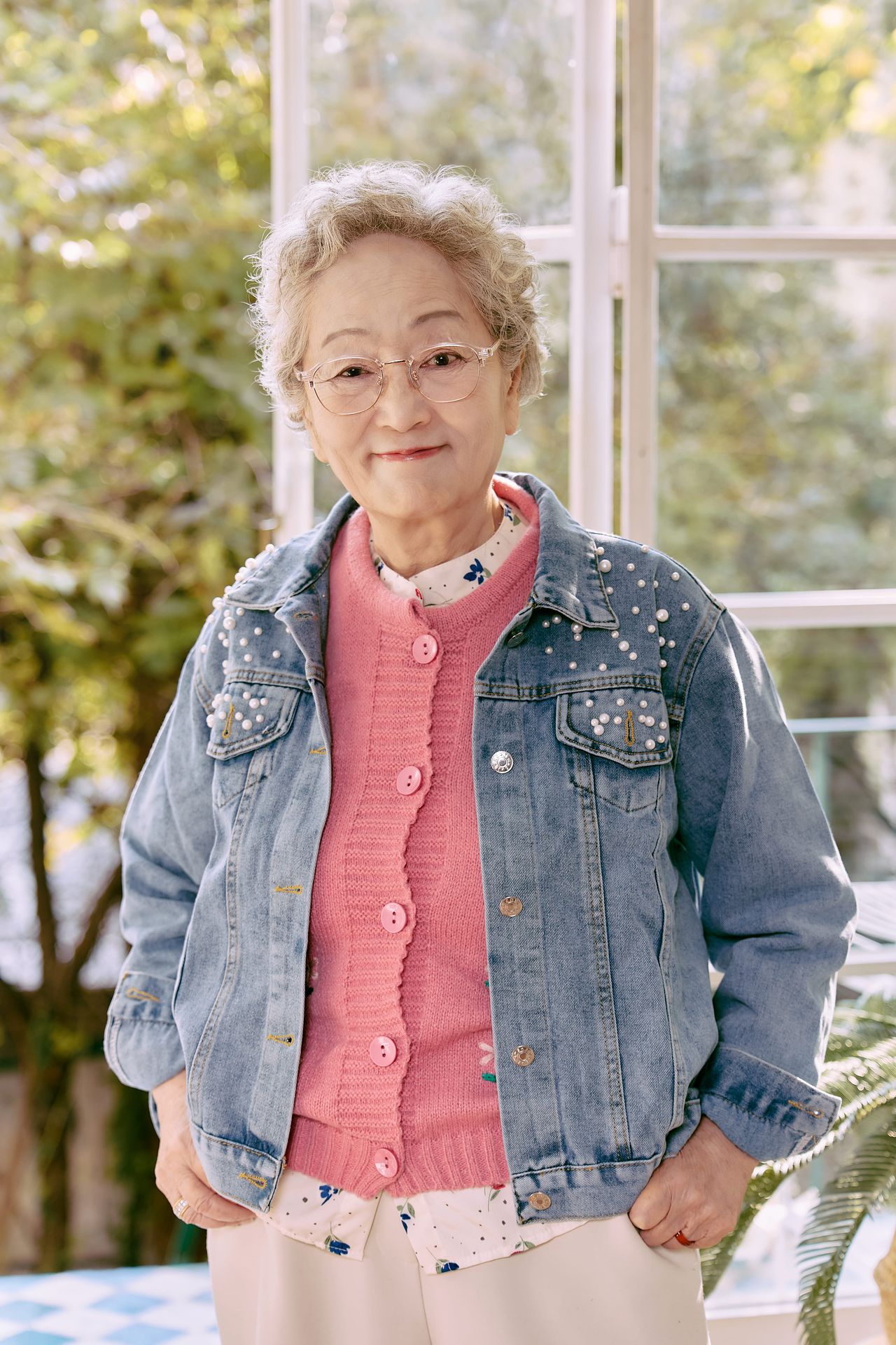 최고령 여배우 김영옥이 자신과 닮은 ‘힙 할머니’ 역으로 연극 무대에 복귀했다. [사진 수컴퍼니]