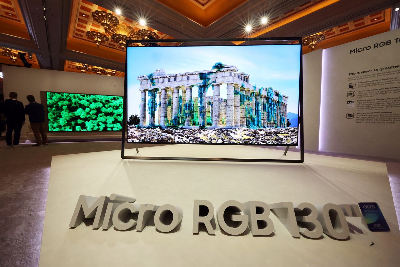 ‘소비자 가전쇼(CES)’ 개막 날인 6일(현지시간), 미국 라스베이거스 윈호텔에 전시된 삼성전자의 ‘마이크로 RGB TV’. [뉴스1]