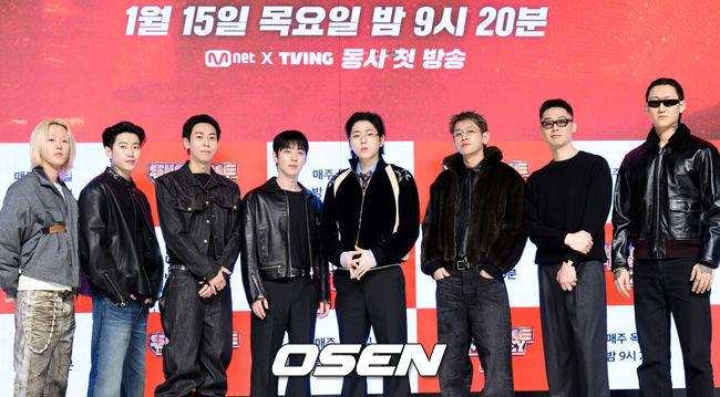 [OSEN=지형준 기자] 15일 오전 서울 강남구 논현동 엘리에나호텔에서 Mnet '쇼미더머니12' 제작발표회가 열렸다.'쇼미더머니12'는 2012년 첫 방송 이후 수많은 스타 래퍼와 히트곡을 배출해온 대한민국 대표 힙합 서바이벌 프로그램 '쇼미더머니'의 열두 번째 시즌이다. 역대 최다 지원자, 최다 회차, OTT 플랫폼 확장이라는 변화를 통해 한층 확장된 스케일을 예고하고 있다.릴 모쉬핏, 박재범, 로꼬, 그레이, 지코, 크러쉬, 허키 시바세키, 제이통이 포토타임을 하고 있다. 2026.01.15 / jpnews@osen.co.kr