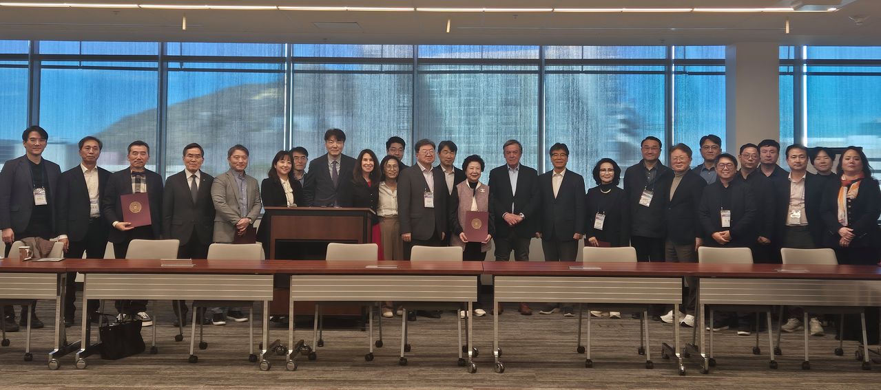 ▲ 미국 애리조나주립대에서 열린 ‘2026 대학교육혁신 총장단 회의’ 참석자 단체 사진