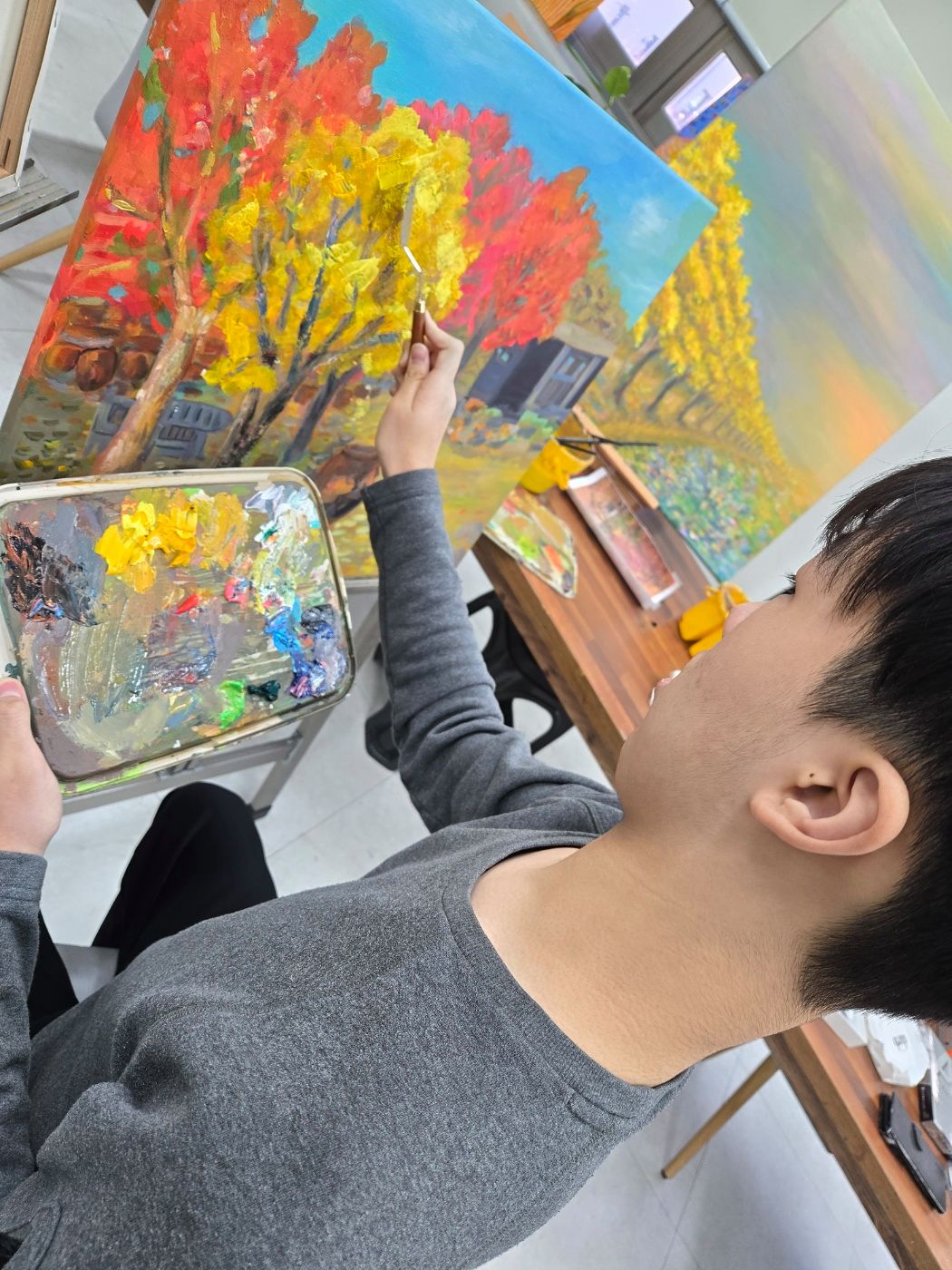 박승원군이 풍경화를 그리고 있다. 사진 박군 어머니