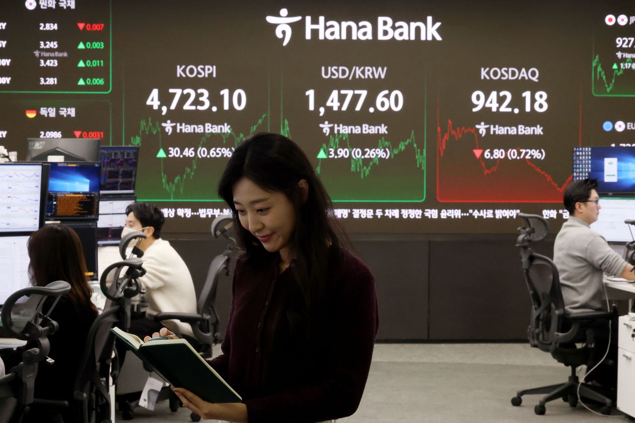14일 오후 서울 중구 하나은행 본점 딜링룸 현황판에 원달러환율은 4.00원(0.27%)상승한 1,477.70원을 나타내고 있다. 뉴스1