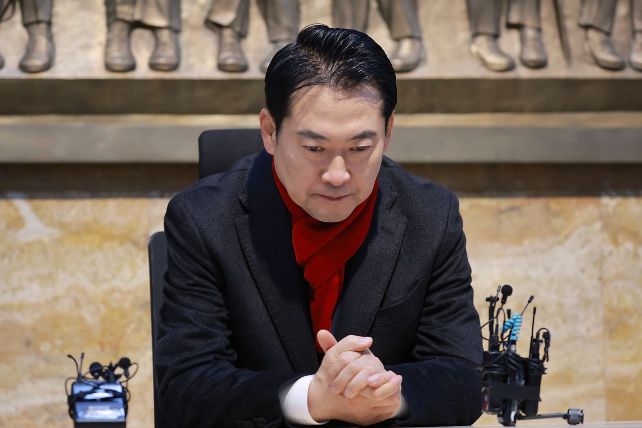 장동혁 국민의힘 대표가 15일 국회 로텐더홀에서 통일교의 정치권 로비 의혹, 공천헌금 의혹과 관련한 특검법 수용을 촉구하며 단식 농성하고 있다. 연합뉴스