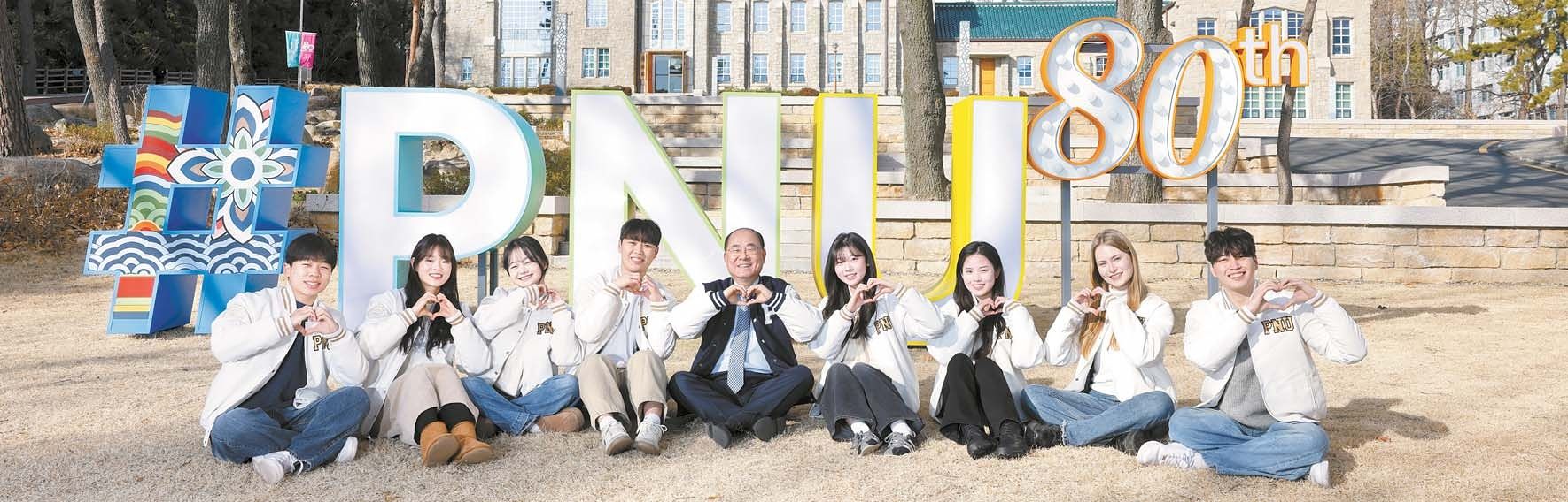 부산대학교가 올해 개교 80주년을 맞았다. 최재원 부산대 총장은 국내 최초 종합 국립대인 부산대가 지역 거점 국립대로서 일자리 창출과 정주 여건 조성, 대기업 연구조직 유치 등을 통해 지역사회 활성화에 기여토록 하겠다고 밝혔다. [사진 부산대]