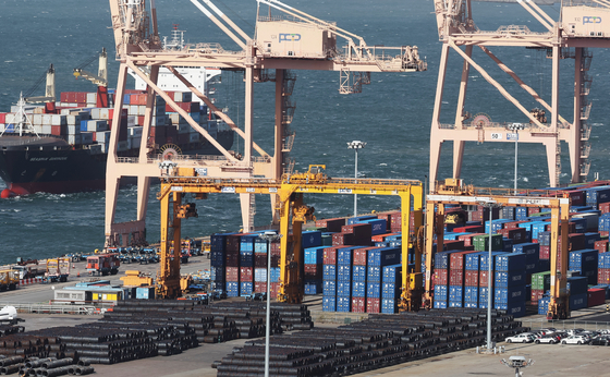 코로나19 팬데믹 전후인 최근 7년(2018~2024)년 사이 한국 수출의 외형적인 성장에도 불구하고 품목 별 경쟁력 차이가 커져 양극화 우려 목소리가 커지고 있다. 연합뉴스