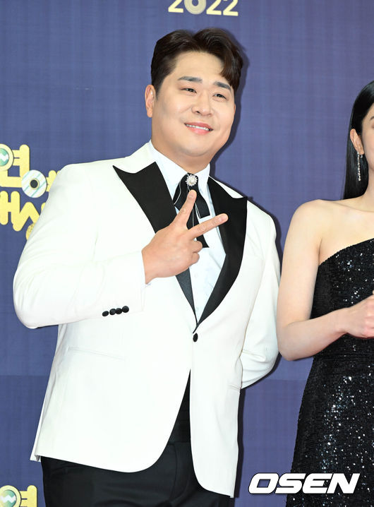 [OSEN=조은정 기자]24일 오후 서울 영등포구 KBS홀에서 2022 KBS 연예대상이 열렸다.방송인 문세윤이 포즈를 취하고 있다. 2022.12.24 /cej@osen.co.kr