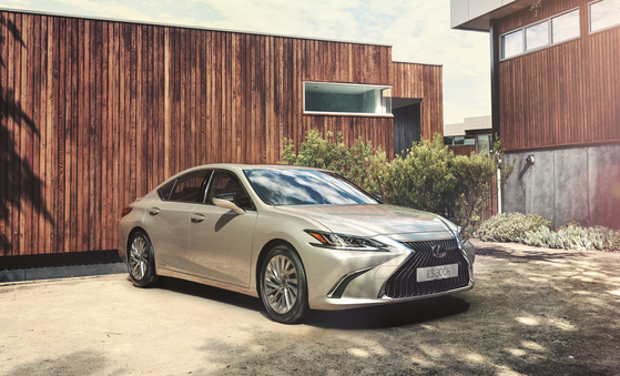 렉서스의 인기 차종인 ES300h. 사진 한국토요타자동차