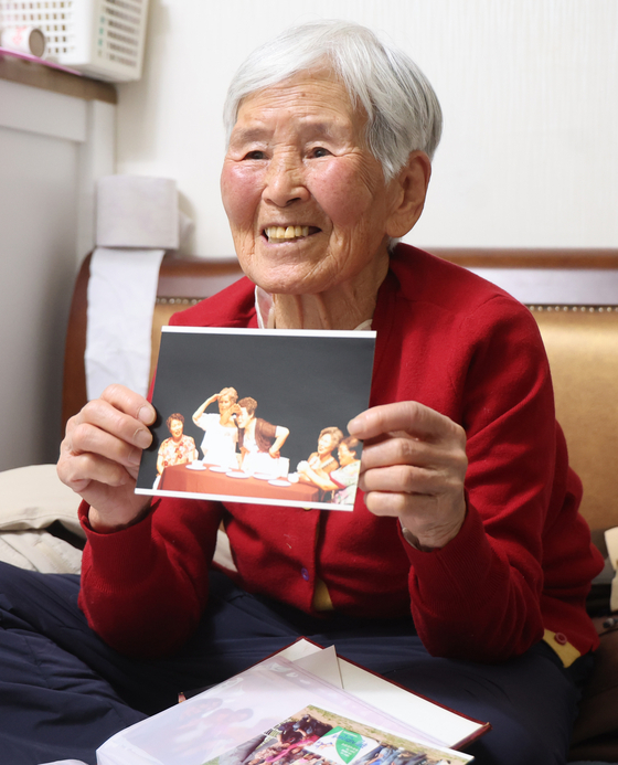 황보출 시인은 일흔에 한글을 배우고 여든에 시인이 됐다. 인생에 늦은 때는 없었다. 송봉근 객원기자