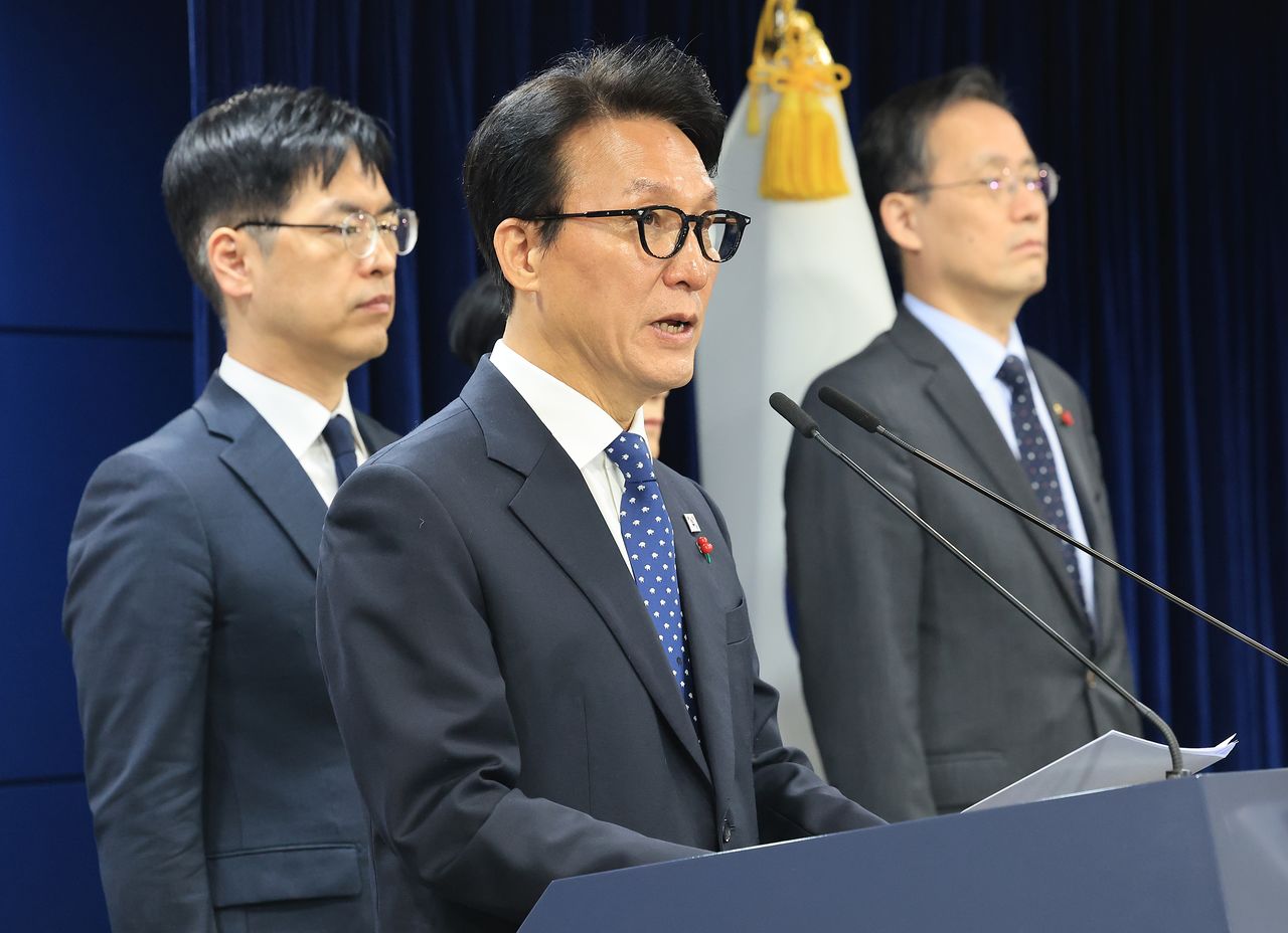 김민석 국무총리가 16일 서울 종로구 정부서울청사에서 행정통합 인센티브 관련 브리핑을 하고 있다. 뉴스1