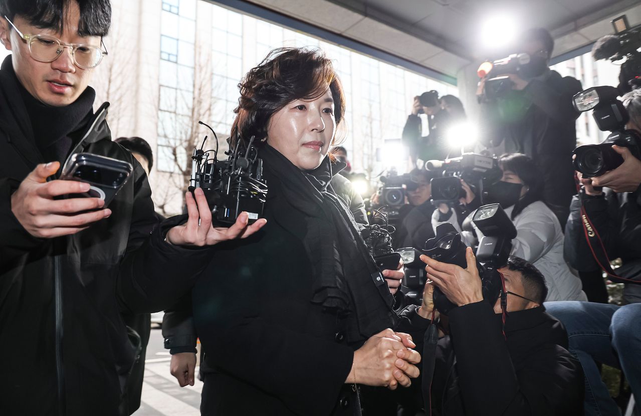 더불어민주당 소속이던 강선우 의원에게 ‘공천헌금’ 1억원을 건넨 혐의를 받는 김경 서울시의원이 15일 서울 마포구 서울경찰청 공공범죄수사대에 피의자 신분으로 출석하고 있다. 김경록 기자