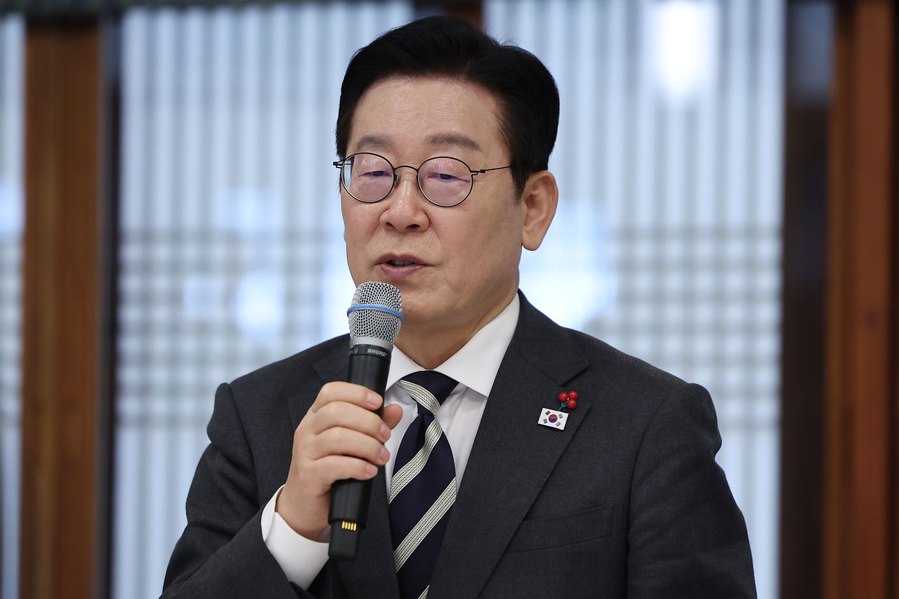 이재명 대통령이 16일 청와대 상춘재에서 열린 정당 지도부 초청 오찬에서 발언하고 있다. 연합뉴스