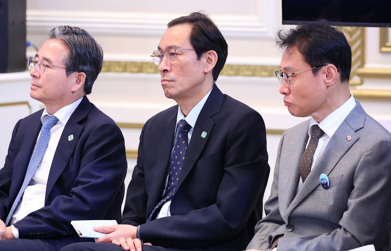 김용범 정책실장(왼쪽부터), 우상호 정무수석, 이규연 대통령실 홍보소통수석. 연합뉴스