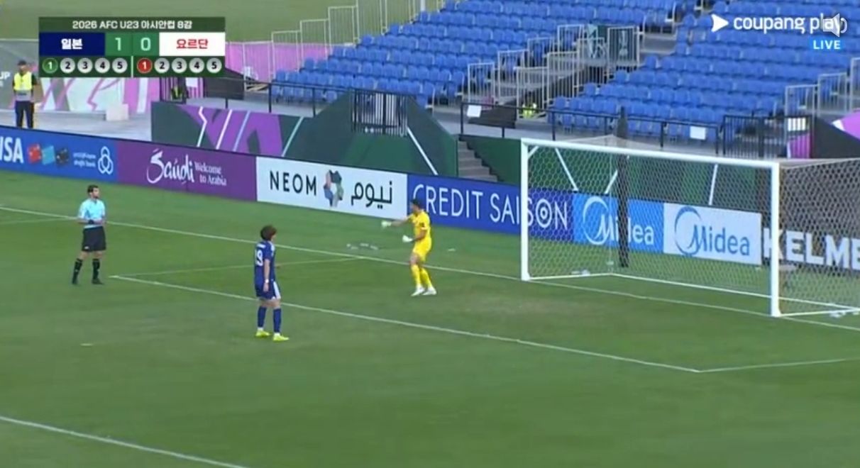 요르단 골키퍼 술레이만이 선방을 확신하며 어퍼컷 세리머니를 했다. 사진 쿠팡플레이 캡처