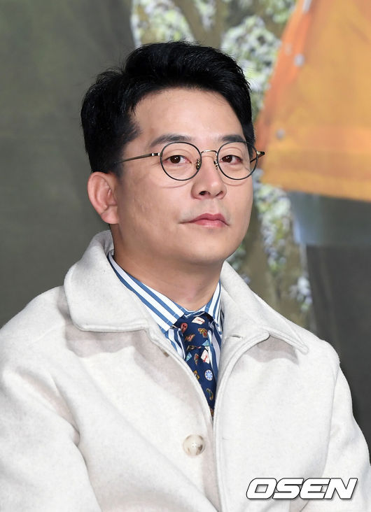 [OSEN=이대선 기자] 7일 오전 서울 중구 그랜드 앰배서더 서울 풀만에서 MBN의 신규 예능 '친한 예능' 제작발표회가 열렸다.방송인 김준호가 취재진의 질문을 듣고 있다. /sunday@osen.co.kr