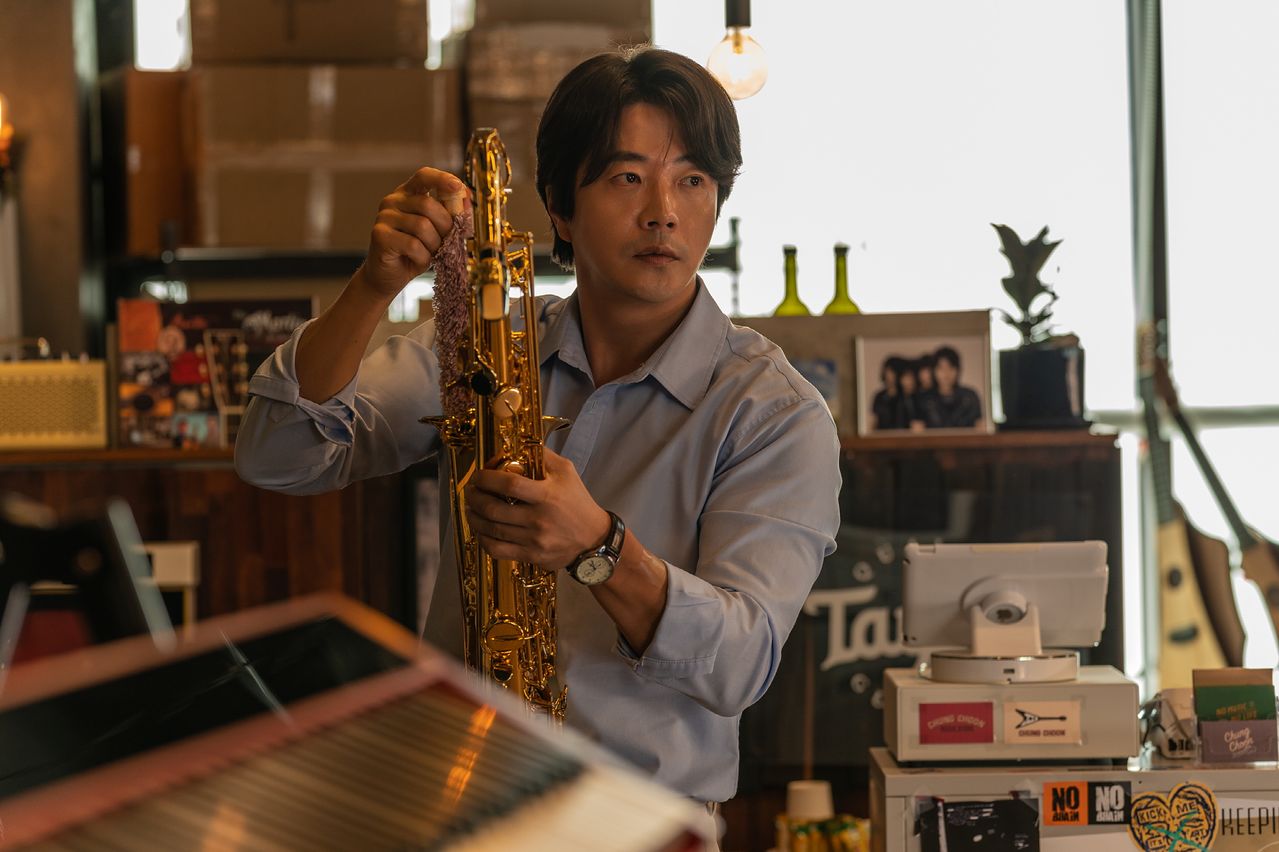 영화 '하트맨'의 주인공 승민(권상우)은 운명처럼 다시 만난 첫사랑 보나(문채원)와 딸 소영(김서헌) 사이에서 아슬아슬한 이중 생활을 한다. 사진 롯데엔터테인먼트