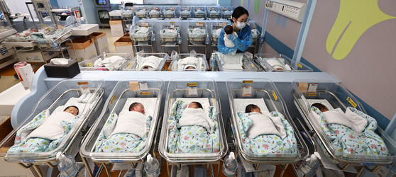 지난해 12월 경기도 고양시 CHA의과학대학교 일산차병원 신생아실 모습. 연합뉴스