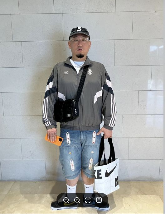 영포티40대 래퍼 염따가 전형적인 ‘영포티’ 복장을 챙겨 입고 찍은 사진. 사진 염따 인스타그램