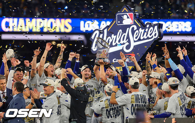 [사진] LA 다저스 선수들이 2025 월드시리즈 우승 후 기뻐하고 있다. ⓒGettyimages(무단전재 및 재배포 금지)