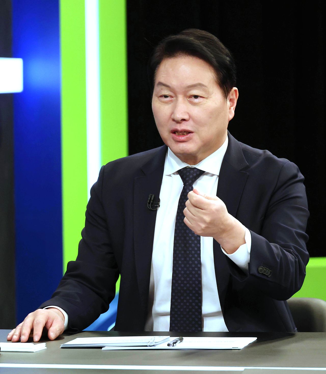 최태원 대한상공회의소 회장 겸 SK그룹 회장이 KBS 일요진단에 출연하고 있다. 최 회장은 지난 18일 방송된 이 프로그램에서 구조적으로 둔화한 한국 경제의 현주소를 진단하며 성장 중심의 정책 전환과 인공지능(AI) 기반 신성장 전략의 필요성을 강조했다. 사진 대한상공회의소