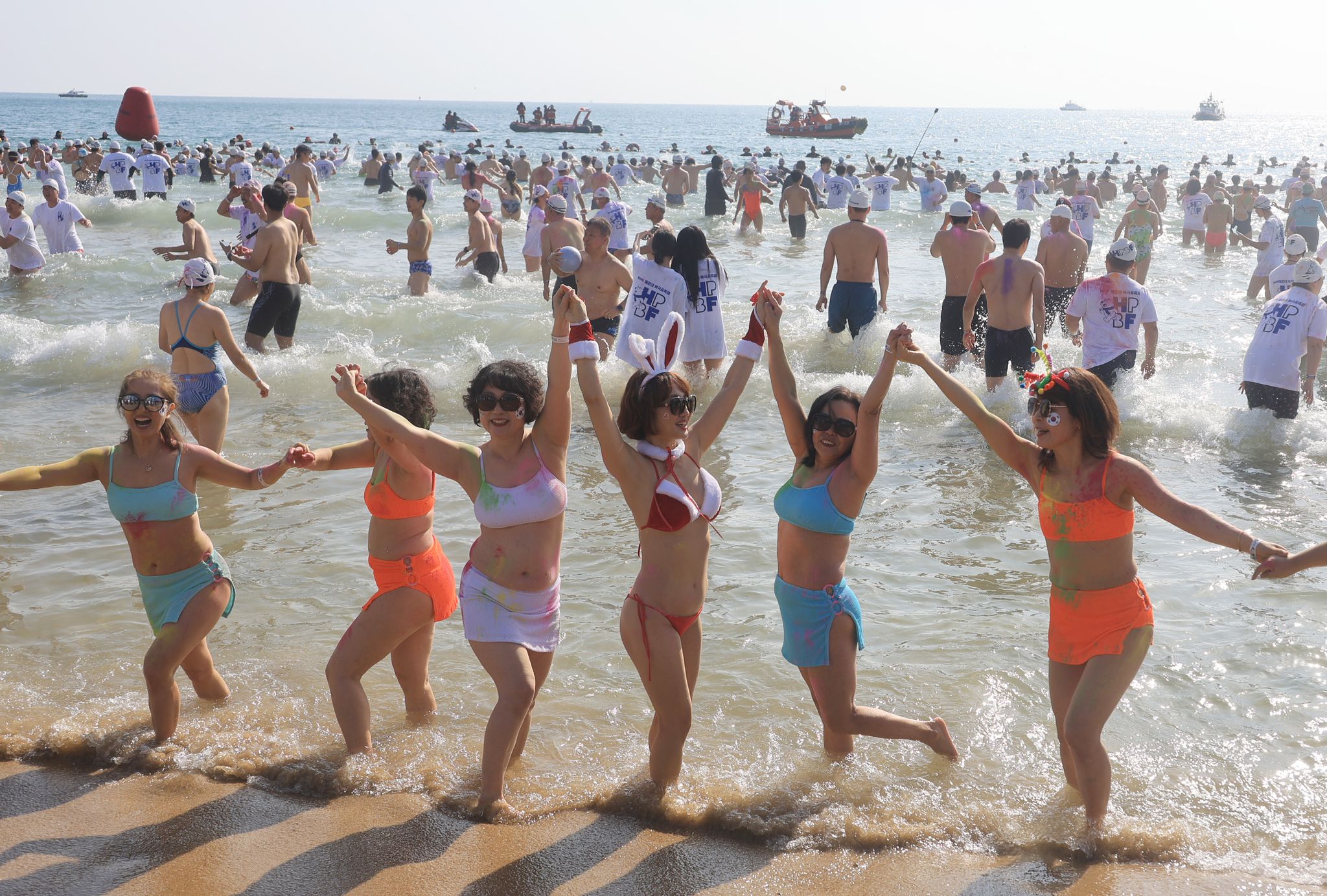 '해운대 북극곰축제'에서 참가자들이 즐거운 시간을 보내고 있다. 연합뉴스