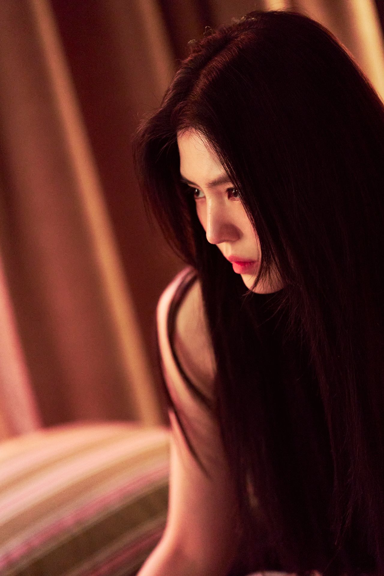 영화 '프로젝트 Y'는 사기를 당해 벼랑 끝에 몰린 화류계의 두 여성 미선(한소희)과 도경(전종서)이 우연히 검은 돈과 금괴를 손에 넣으면서 벌어지는 이야기다. 사진 플러스엠 엔터테인먼트        