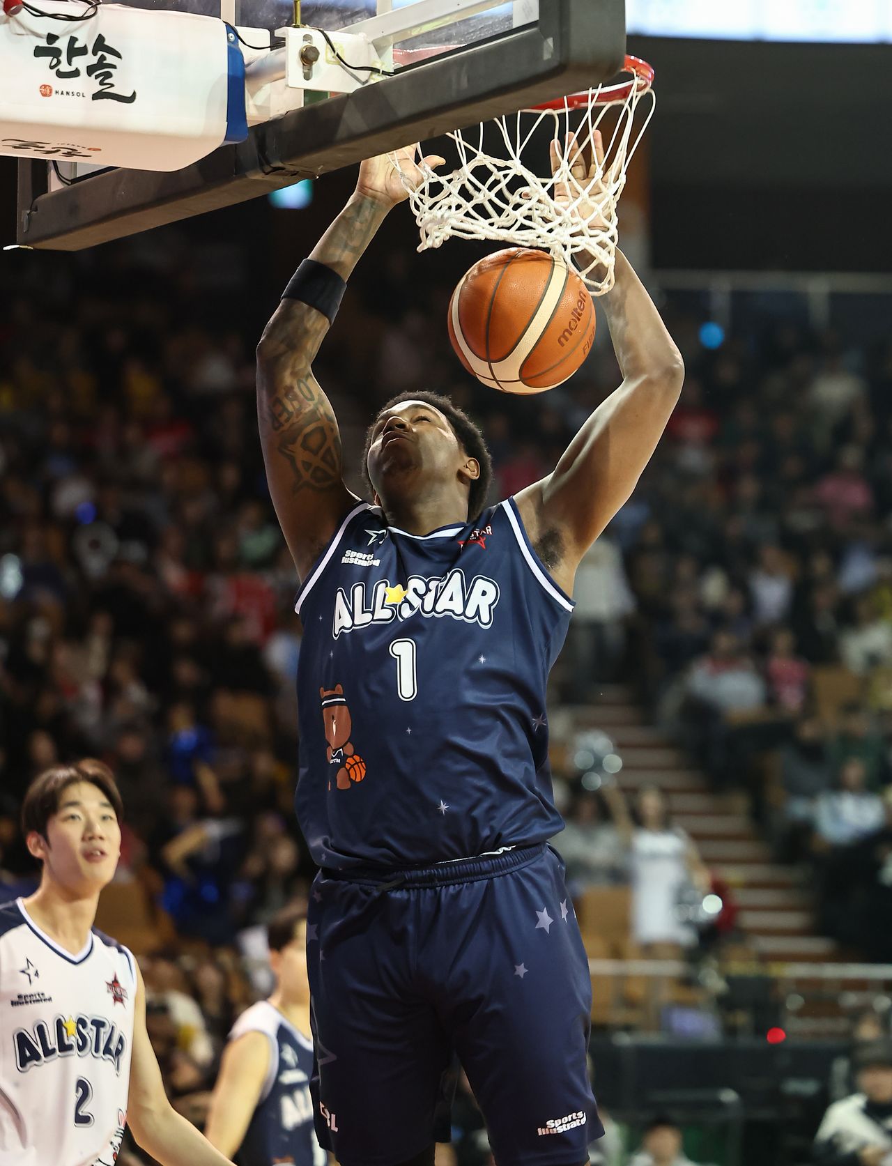 18일 오후 서울 송파구 잠실실내체육관에서 열린 2025-2026 LG전자 프로농구 올스타전 팀 브라운과 팀 코니의 경기, 팀 브라운 네이던 나이트가 덩크슛을 하고 있다. 뉴스1