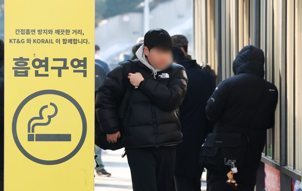 담배를 피우면 폐뿐만 아니라 소변을 모았다 배출하는 방광에도 암을 키울 있다. 사진 뉴시스