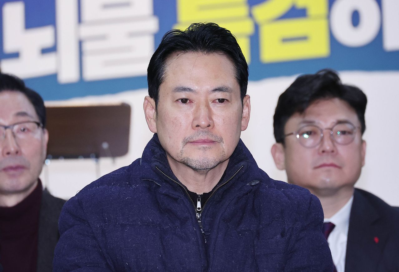 장동혁 국민의힘 대표가 19일 오전 국회에서 열린 최고위원회의에서 최고위원들 발언을 듣고 있다. 임현동 기자