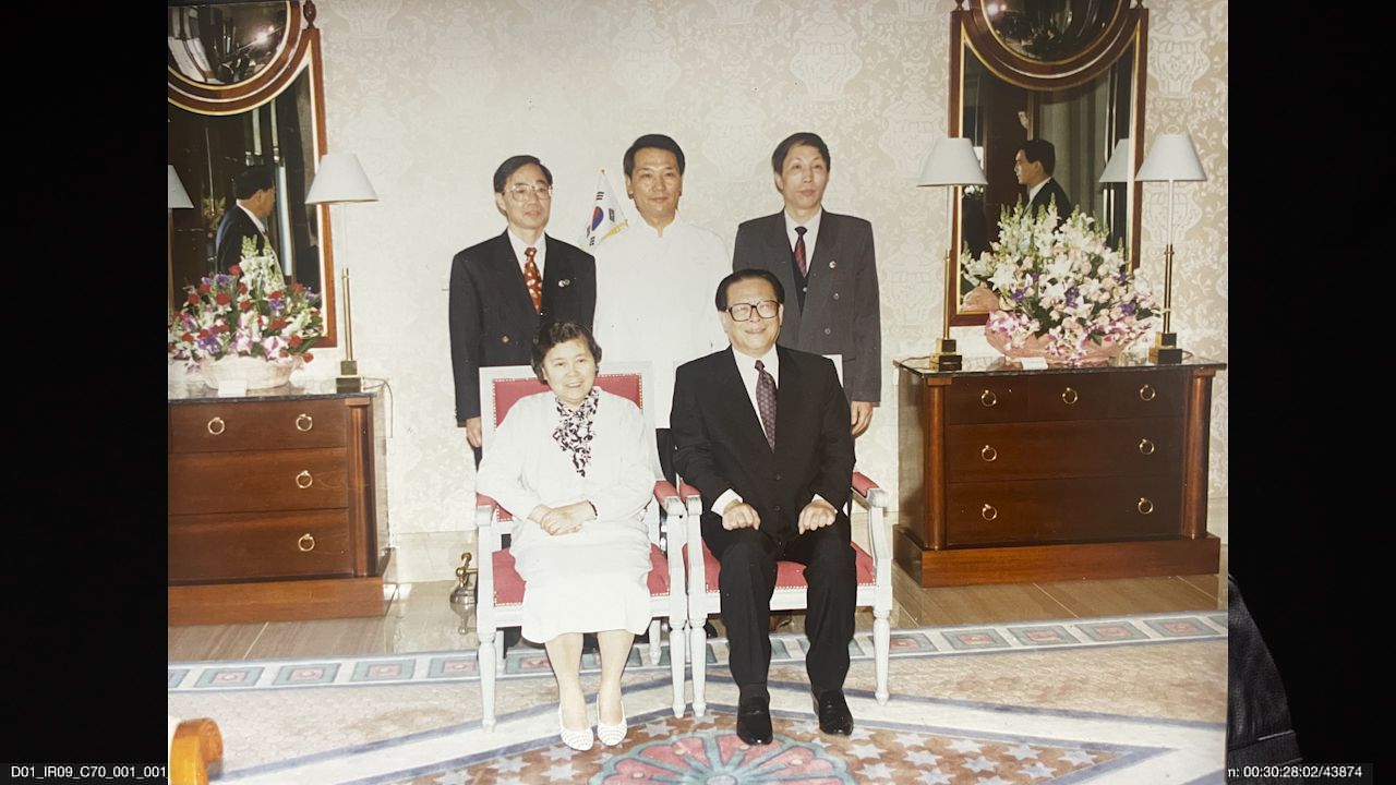 1995년 장쩌민 당시 중국 국가주석(앞자리 오른쪽) 내외와 후덕죽 셰프(뒷자리 가운데). 사진 후덕죽