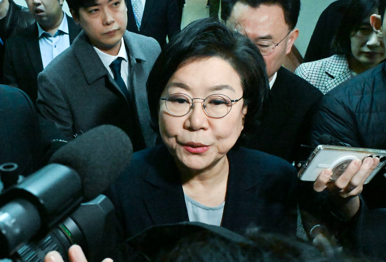 이혜훈 기획예산처 장관 후보자가 19일 서울 여의도 국회에서 취재진의 질문을 받으며 이동하고 있다. 이날 열린 재정경제기획위원회 전체회의는 이 장관의 청문회 개최 여부를 놓고 여야간 공방이 이어지다 정회됐다. 임현동 기자