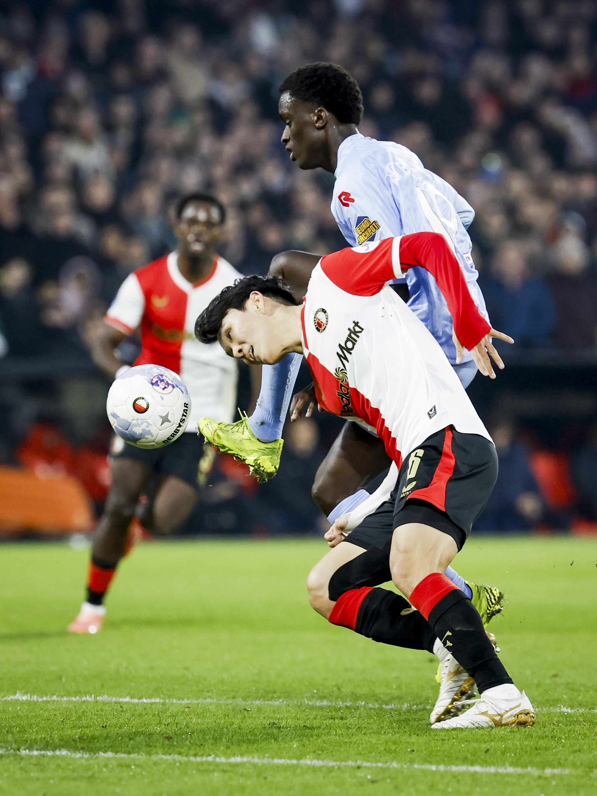 네덜란드 페예노르트 황인범(오른쪽). EPA=연합뉴스