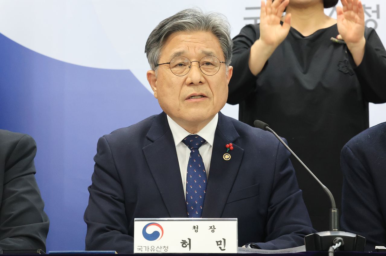 허민 국가유산청장이 19일 서울 종로구 정부서울청사에서 열린 종묘 앞 세운지구 개발사업에 대한 세계유산영향평가 언론간담회에서 발언을 하고 있다. 뉴스1