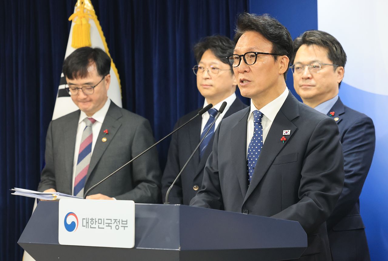 김민석 국무총리가 지난 16일 서울 종로구 정부서울청사에서 행정통합 인센티브 관련 브리핑을 하고 있다. 뉴스1