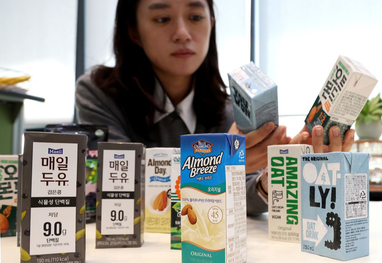 한국소비자원은 20일 식물성 음료 11개 제품을 대상으로 영양성분을 포함한 안전성에 대한 시험·평가 결과를 발표했다. 뉴스1