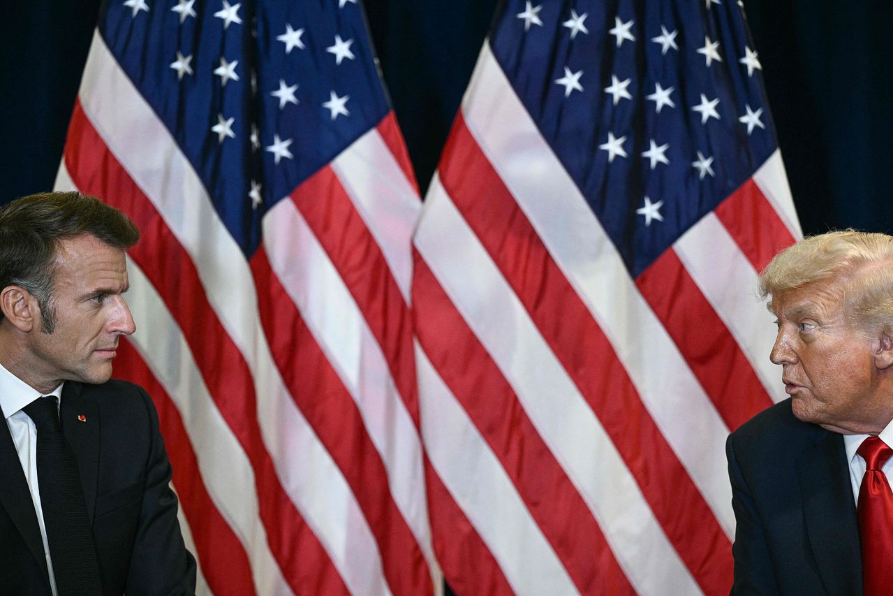 도널드 트럼프 미국 대통령이 지난해 9월 23일 뉴욕에서 열린 유엔 총회 기간 중 에마뉘엘 마크롱 프랑스 대통령(왼쪽)과 양자 회담을 갖고 있다. AFP=연합뉴스