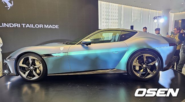 페라리 '12칠린드리테일러메이드'.