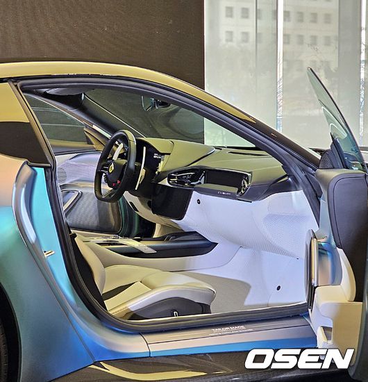 페라리 '12칠린드리테일러메이드'.