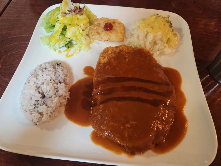 경북 칠곡군 왜관읍에 위치한 포크수제돈까스의 돈까스. 김정석 기자