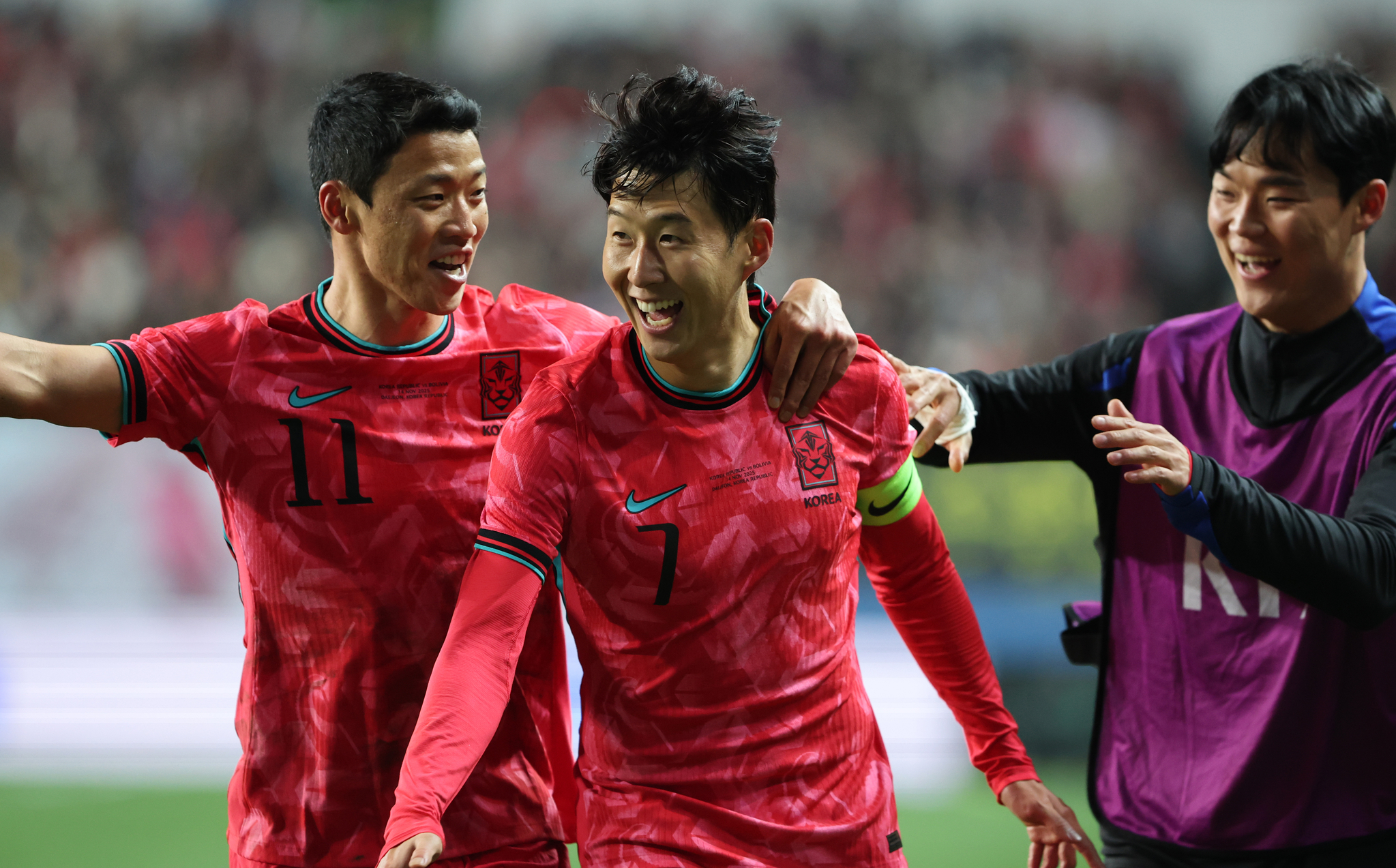 축구대표팀 황희찬과 손흥민, 오현규(왼쪽부터). 뉴스1