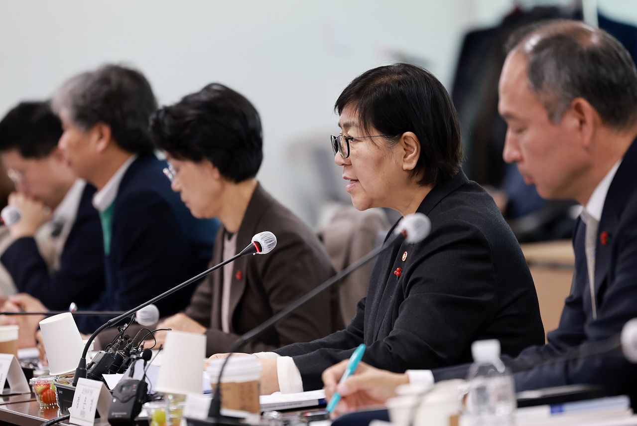 정은경 보건복지부 장관이 20일 서울 서초구 국제전자센터에서 열린 제4차 보건의료정책심의위원회에서 발언하고 있다. 뉴스1