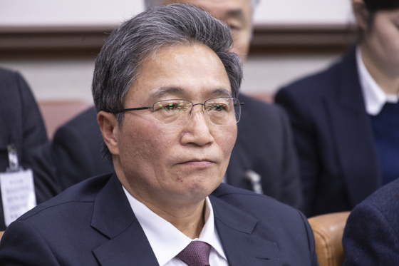 이학재 인천공항공사 사장이 지난해 12월17일 국회 국토교통위원회 전체 회의에 출석해 자리에 앉아 있다. 연합뉴스