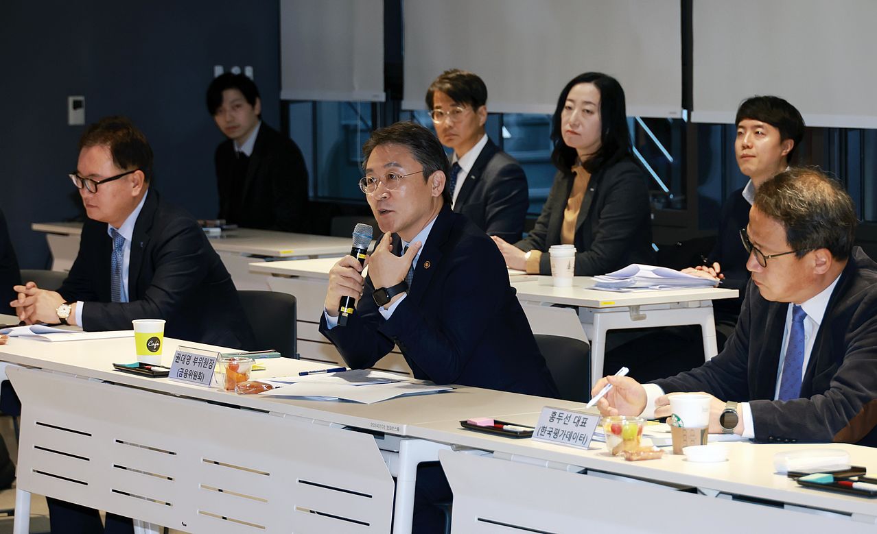 권대영 금융위원회 부위원장(가운데)이 20일 오전 서울 영등포구 나이스평가정보 지하2층 컨퍼런스홀에서 열린 '신용평가체계 개편 TF 킥오프 회의'에서 발언하고 있다. 사진 금융위원회 제공